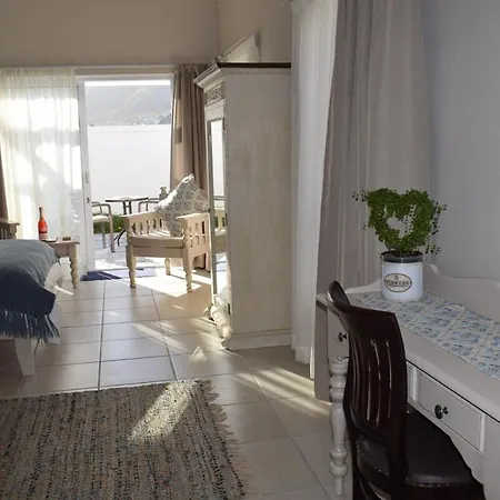 Providence Villa -Tranquil, Neat & Private Cottage Hermanus Exterior photo