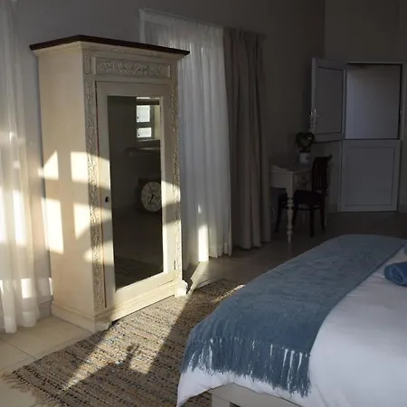 Providence Villa -Tranquil, Neat & Private Cottage Hermanus Exterior photo