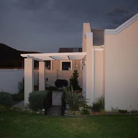 Providence Villa -Tranquil, Neat & Private Cottage Hermanus Exterior photo