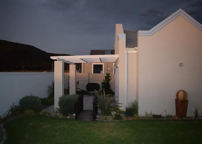Providence Villa -Tranquil, Neat & Private Cottage